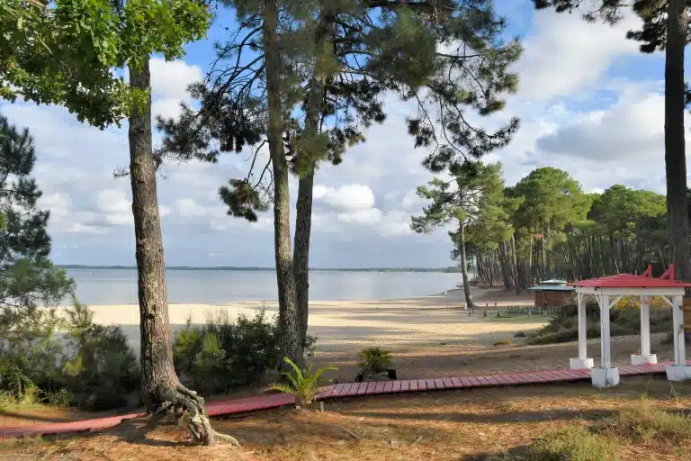 Camping pas cher à Biscarrosse à quelques pas du lac.